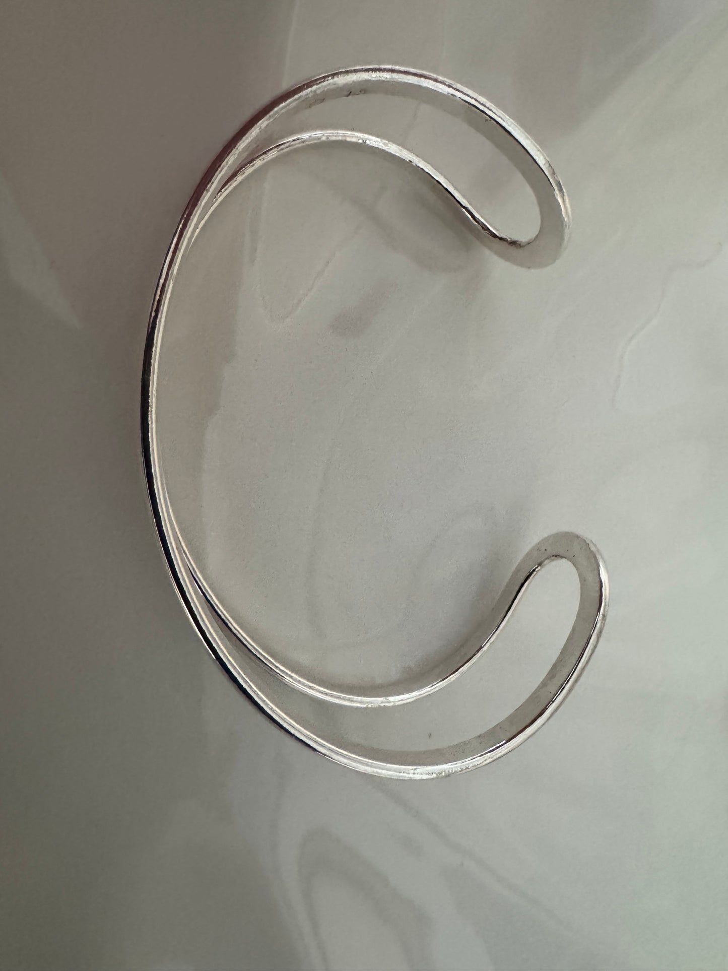 Bracelet manchette double bande en argent poli