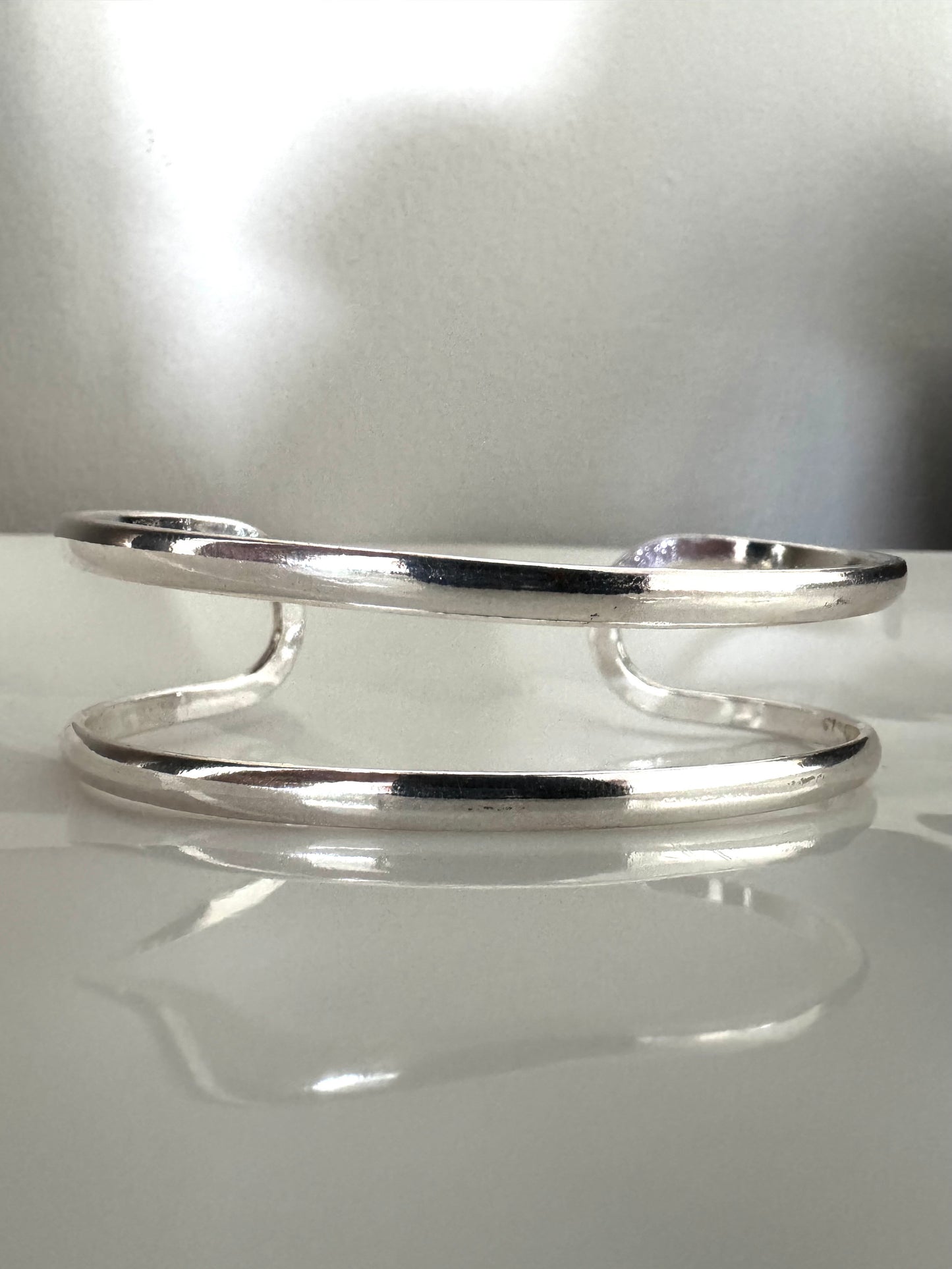 Bracelet manchette double bande en argent poli