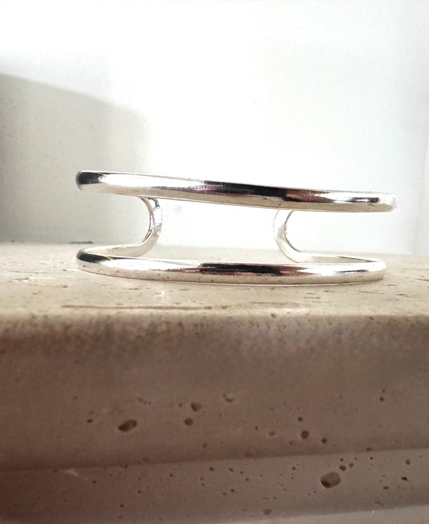 Bracelet manchette double bande en argent poli
